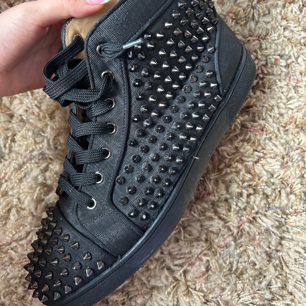 Louboutin Men’s Louis High-Top Spikes Sneakers accepting offers need to go!!